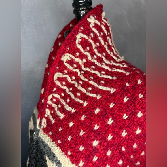 ❄️Vintage Limited Handknit Wool Sweater
Size: Large❄️ - Picture 11 of 16